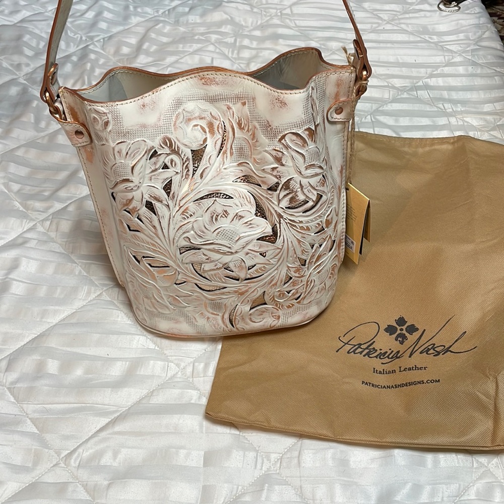 NWT Patricia Nash Lavello Cut Out Tool White Wash Leather Bucket Crossbody